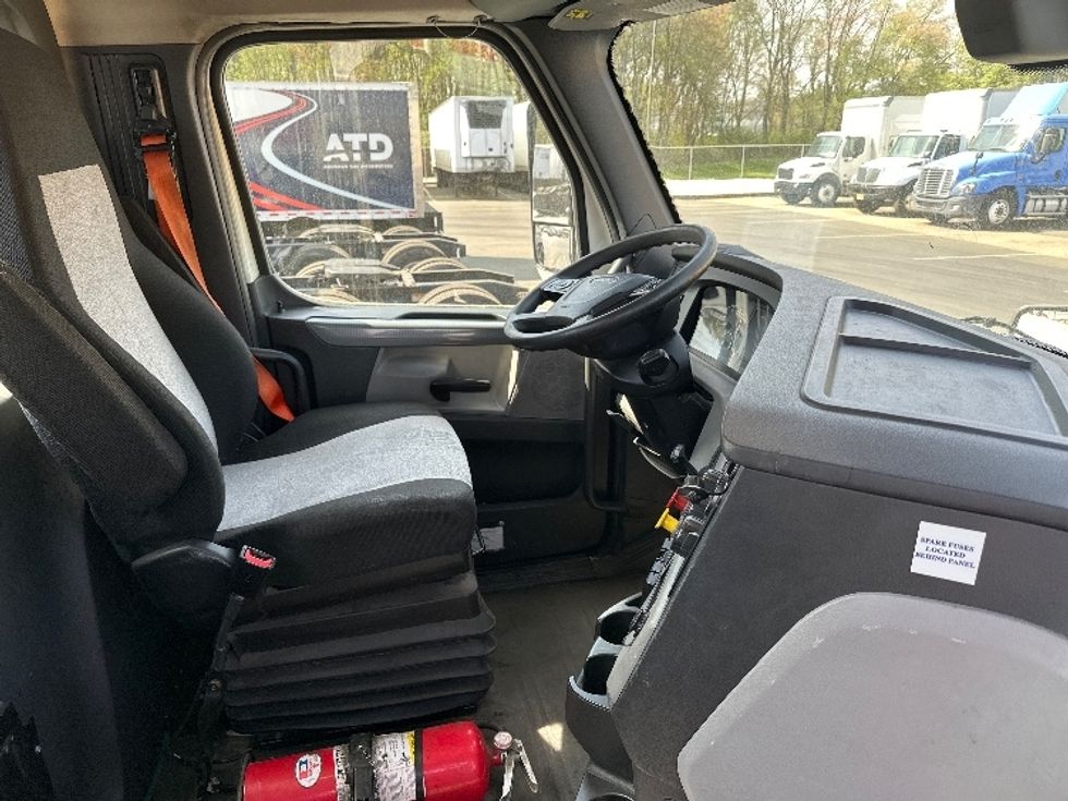 2019 Freightliner Cascadia 126" Day cab photo 13