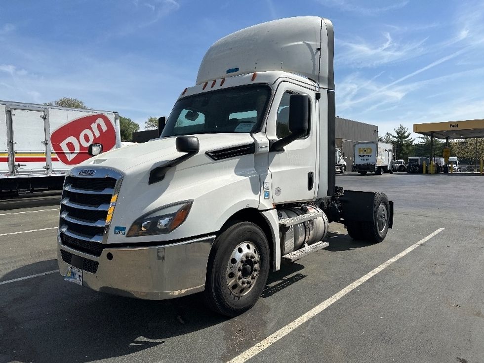2019 Freightliner Cascadia 126" Day cab photo 3