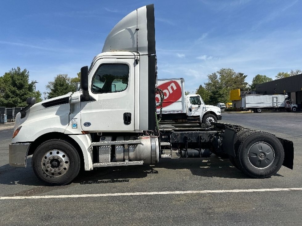 2019 Freightliner Cascadia 126" Day cab photo 4