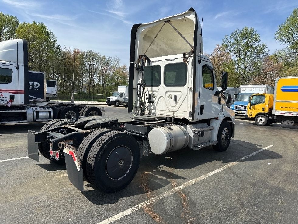 2019 Freightliner Cascadia 126" Day cab photo 7