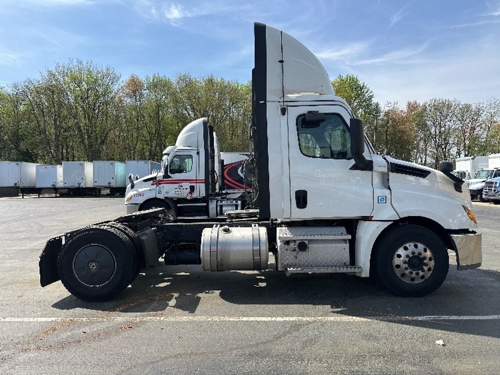 2019 Freightliner Cascadia 126" Day cab photo 8