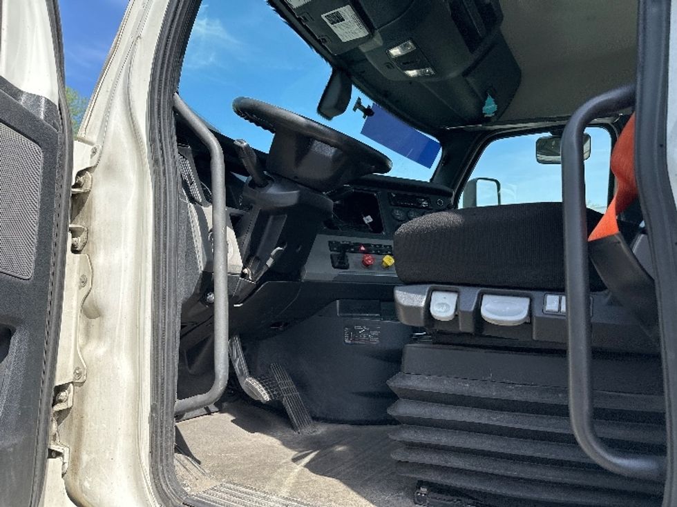 2019 Freightliner Cascadia 126" Day cab photo 9