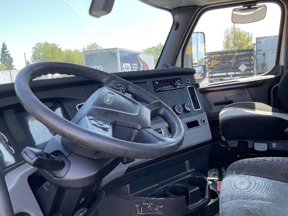 Day Cab Tractor-Heavy Duty Tractors-Freightliner-2019-T12642ST-Ceres-CA-557,222\n\t\tmiles-$ 28,750 - Image 10