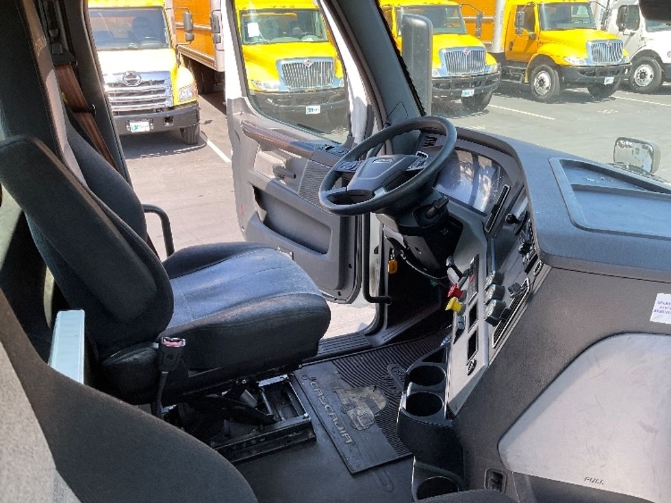 Day Cab Tractor-Heavy Duty Tractors-Freightliner-2019-T12642ST-Ceres-CA-557,222\n\t\tmiles-$ 28,750 - Image 14
