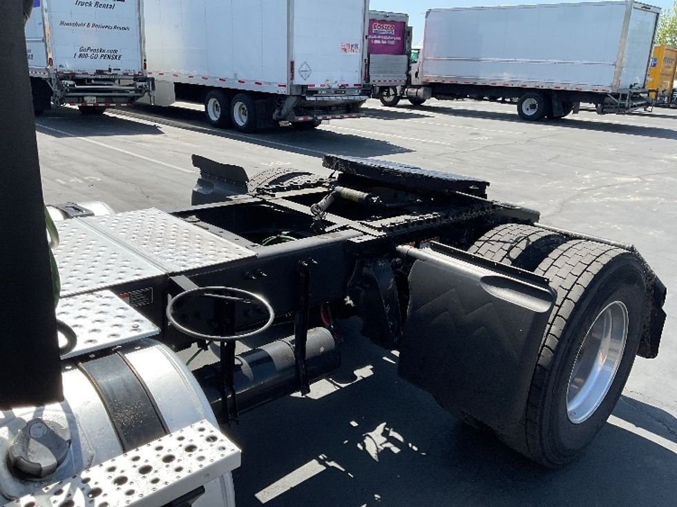 Day Cab Tractor-Heavy Duty Tractors-Freightliner-2019-T12642ST-Ceres-CA-557,222\n\t\tmiles-$ 28,750 - Image 17