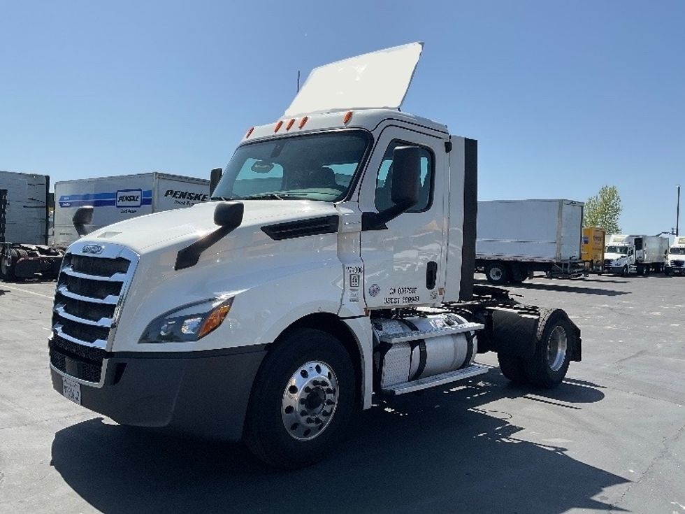 Day Cab Tractor-Heavy Duty Tractors-Freightliner-2019-T12642ST-Ceres-CA-557,222\n\t\tmiles-$ 28,750 - Image 3