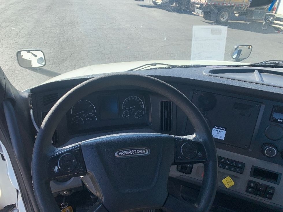 Day Cab Tractor-Heavy Duty Tractors-Freightliner-2019-T12642ST-Charlotte-NC-513,695\n\t\tmiles-$ 27,500 - Image 10