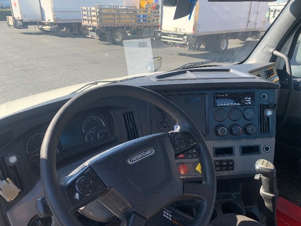 Day Cab Tractor-Heavy Duty Tractors-Freightliner-2019-T12642ST-Charlotte-NC-513,695\n\t\tmiles-$ 27,500 - Image 11