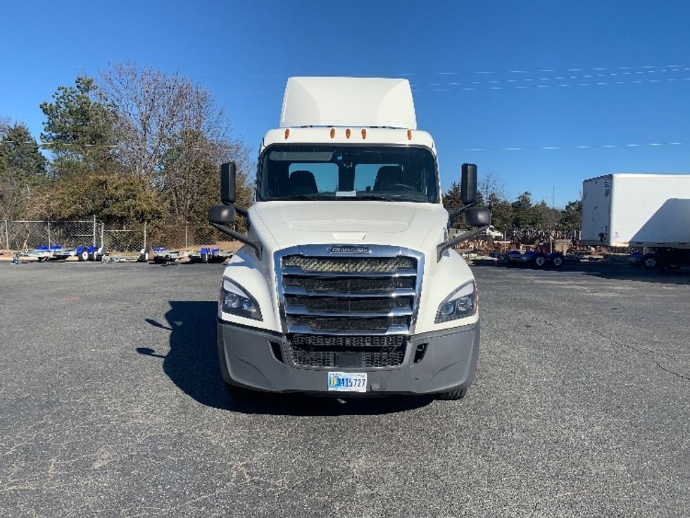 Day Cab Tractor-Heavy Duty Tractors-Freightliner-2019-T12642ST-Charlotte-NC-513,695\n\t\tmiles-$ 27,500 - Image 2