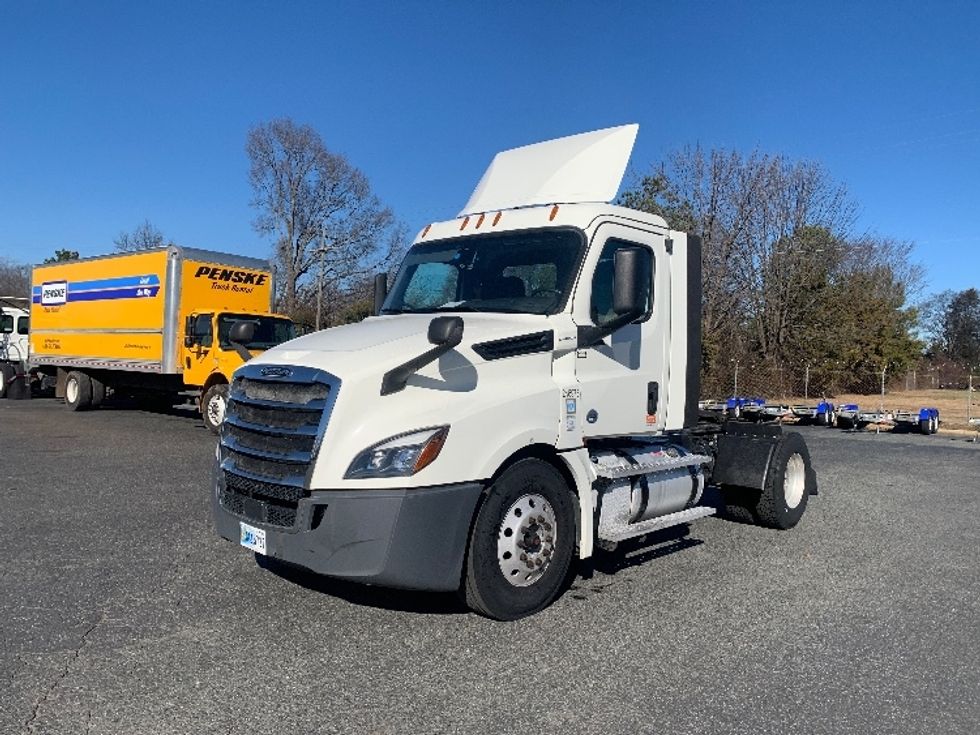 Day Cab Tractor-Heavy Duty Tractors-Freightliner-2019-T12642ST-Charlotte-NC-513,695\n\t\tmiles-$ 27,500 - Image 3