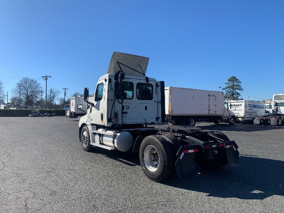 Day Cab Tractor-Heavy Duty Tractors-Freightliner-2019-T12642ST-Charlotte-NC-513,695\n\t\tmiles-$ 27,500 - Image 5