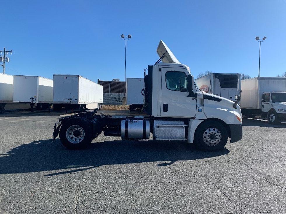 Day Cab Tractor-Heavy Duty Tractors-Freightliner-2019-T12642ST-Charlotte-NC-513,695\n\t\tmiles-$ 27,500 - Image 8