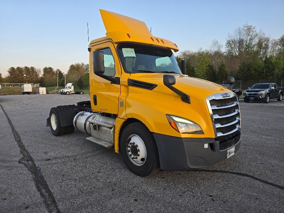 Day Cab Tractor-Heavy Duty Tractors-Freightliner-2019-T12642ST-Cleveland-TN-249,470\n\t\tmiles-$ 44,250 - Image 1