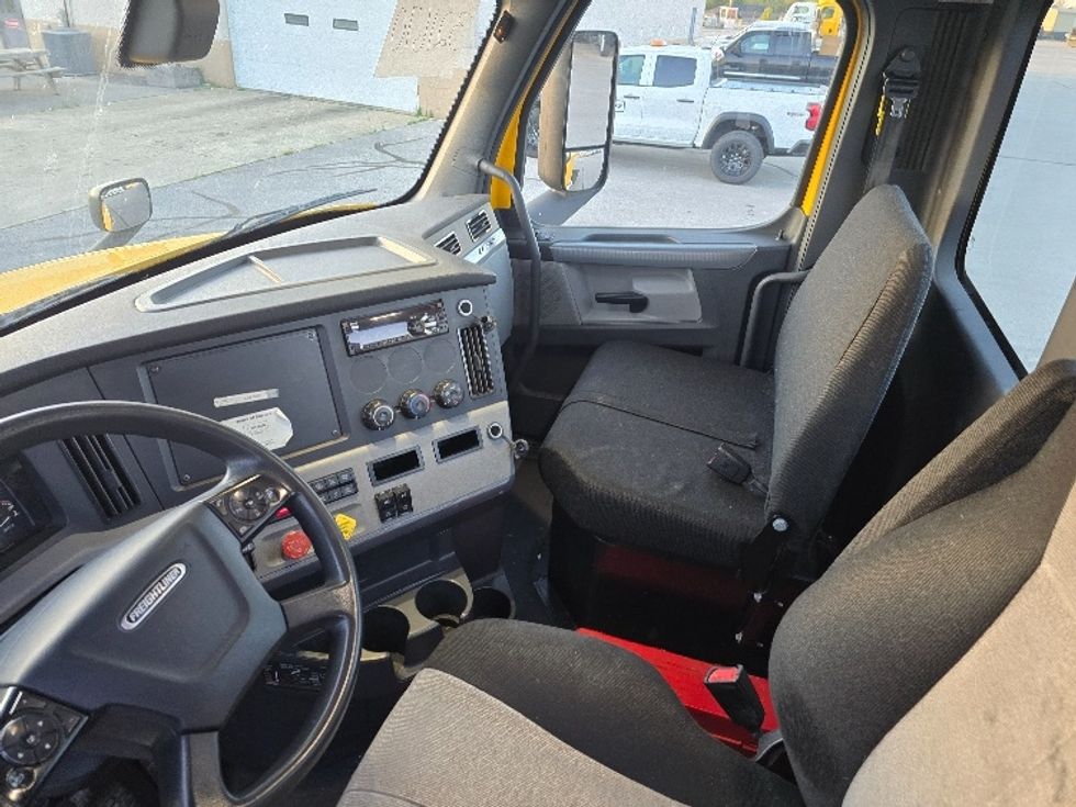 Day Cab Tractor-Heavy Duty Tractors-Freightliner-2019-T12642ST-Cleveland-TN-249,470\n\t\tmiles-$ 44,250 - Image 10
