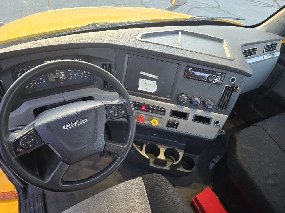 Day Cab Tractor-Heavy Duty Tractors-Freightliner-2019-T12642ST-Cleveland-TN-249,470\n\t\tmiles-$ 44,250 - Image 11