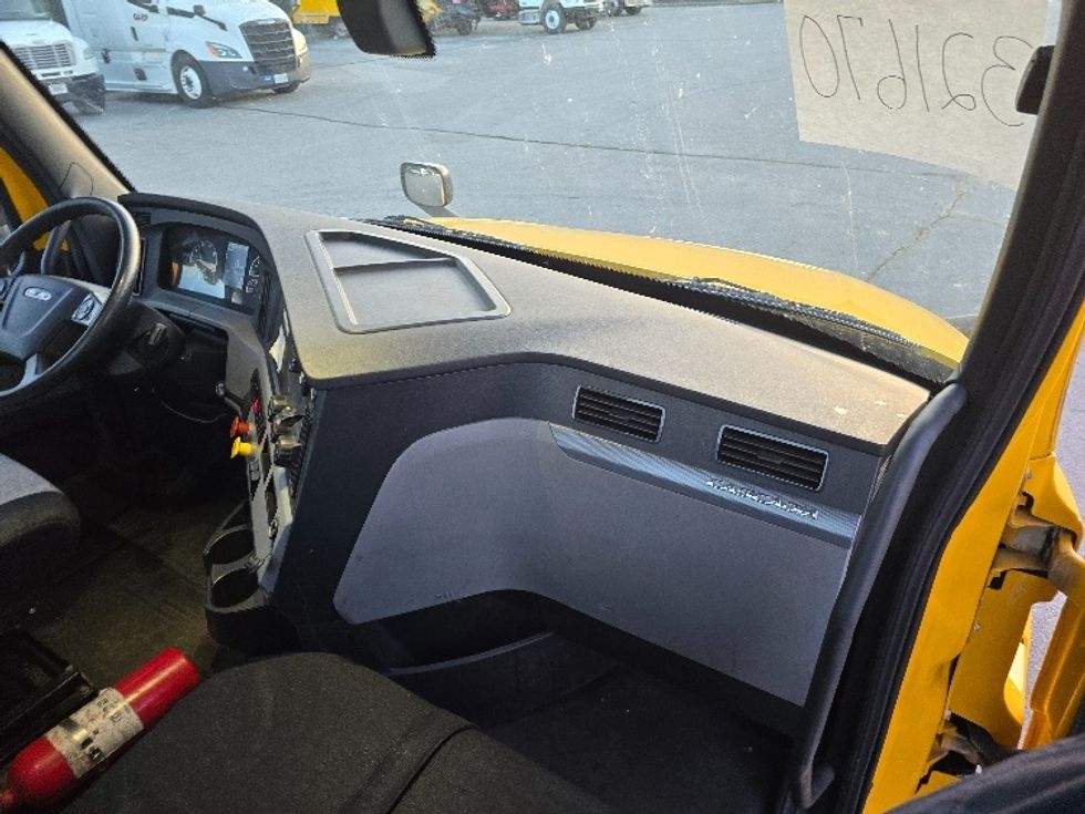 Day Cab Tractor-Heavy Duty Tractors-Freightliner-2019-T12642ST-Cleveland-TN-249,470\n\t\tmiles-$ 44,250 - Image 13