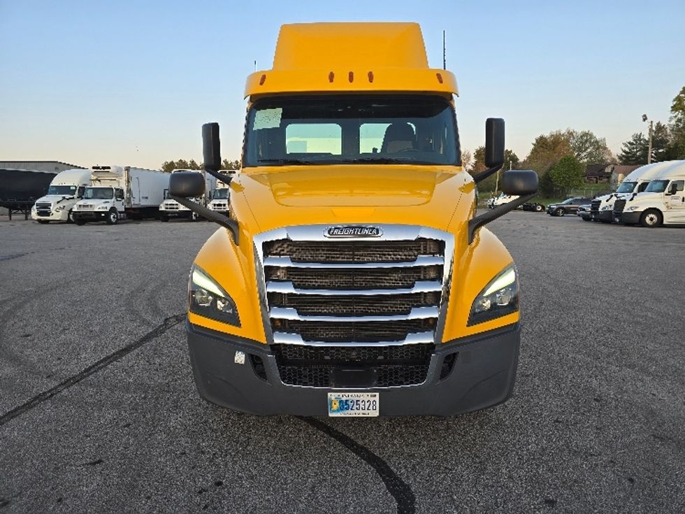 Day Cab Tractor-Heavy Duty Tractors-Freightliner-2019-T12642ST-Cleveland-TN-249,470\n\t\tmiles-$ 44,250 - Image 2