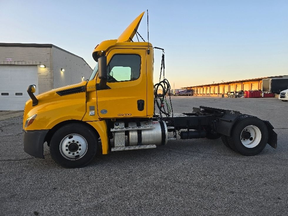 Day Cab Tractor-Heavy Duty Tractors-Freightliner-2019-T12642ST-Cleveland-TN-249,470\n\t\tmiles-$ 44,250 - Image 4