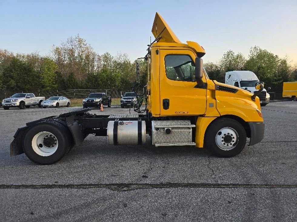 Day Cab Tractor-Heavy Duty Tractors-Freightliner-2019-T12642ST-Cleveland-TN-249,470\n\t\tmiles-$ 44,250 - Image 8