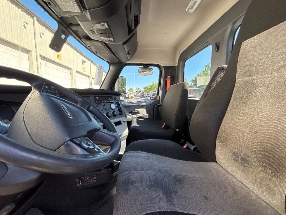 Day Cab Tractor-Heavy Duty Tractors-Freightliner-2019-T12642ST-Concord-NC-280,179\n\t\tmiles-$ 41,250 - Image 10