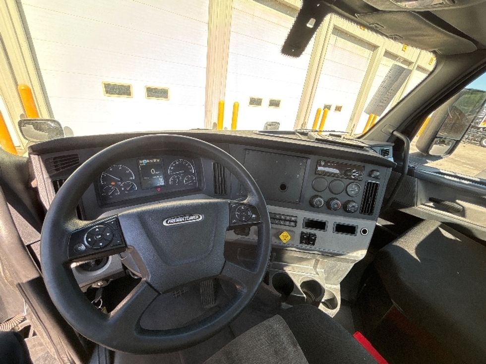 Day Cab Tractor-Heavy Duty Tractors-Freightliner-2019-T12642ST-Concord-NC-280,179\n\t\tmiles-$ 41,250 - Image 11