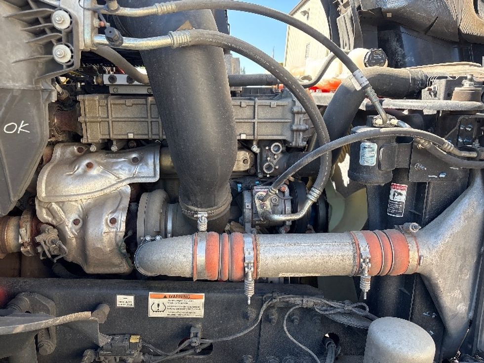 Day Cab Tractor-Heavy Duty Tractors-Freightliner-2019-T12642ST-Concord-NC-280,179\n\t\tmiles-$ 41,250 - Image 15