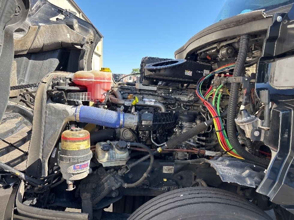 Day Cab Tractor-Heavy Duty Tractors-Freightliner-2019-T12642ST-Concord-NC-280,179\n\t\tmiles-$ 41,250 - Image 16