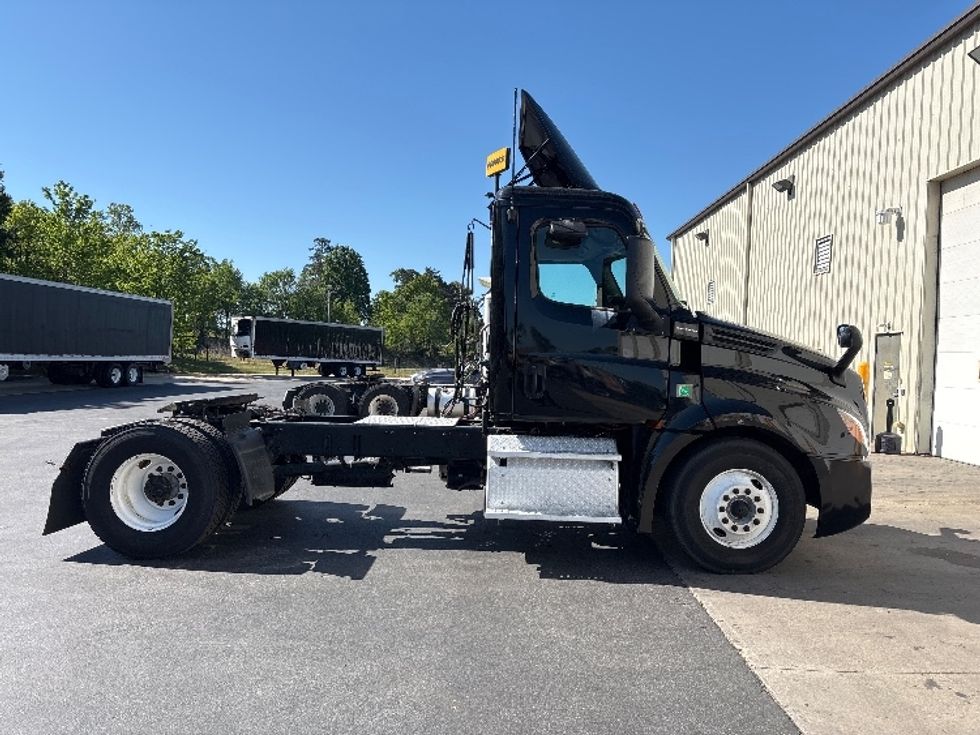 Day Cab Tractor-Heavy Duty Tractors-Freightliner-2019-T12642ST-Concord-NC-280,179\n\t\tmiles-$ 41,250 - Image 8