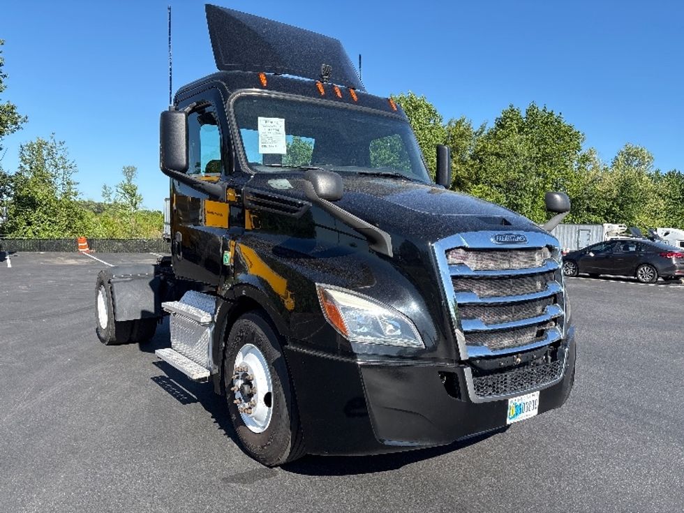 Day Cab Tractor-Heavy Duty Tractors-Freightliner-2019-T12642ST-Concord-NC-297,920\n\t\tmiles-$ 40,250 - Image 1