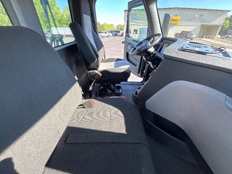 Day Cab Tractor-Heavy Duty Tractors-Freightliner-2019-T12642ST-Concord-NC-297,920\n\t\tmiles-$ 40,250 - Image 14