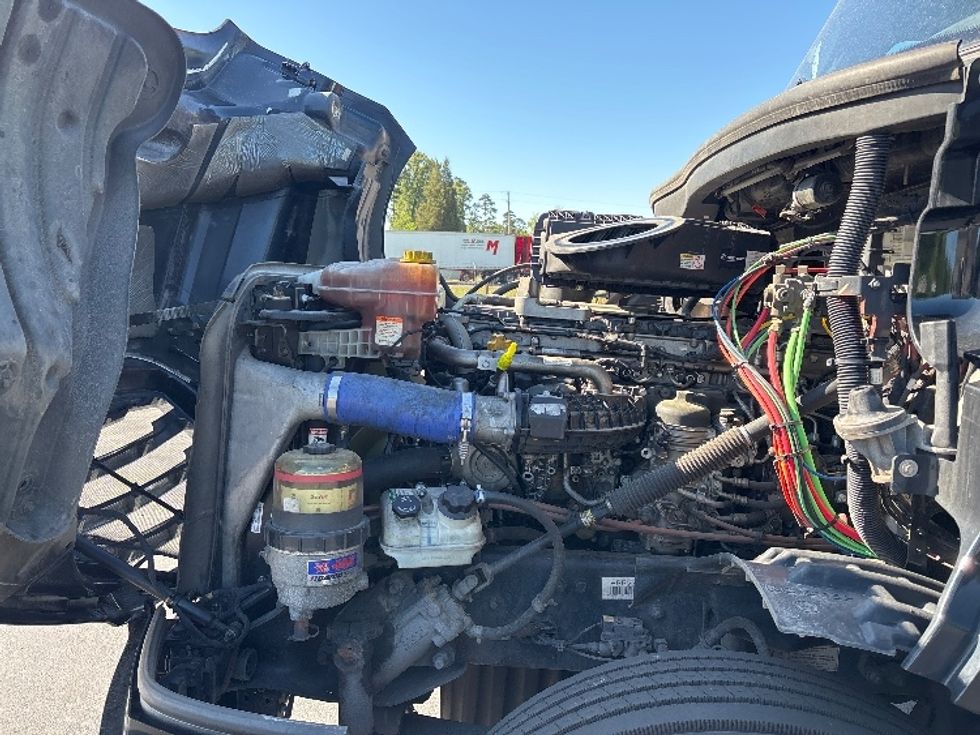 Day Cab Tractor-Heavy Duty Tractors-Freightliner-2019-T12642ST-Concord-NC-297,920\n\t\tmiles-$ 40,250 - Image 16