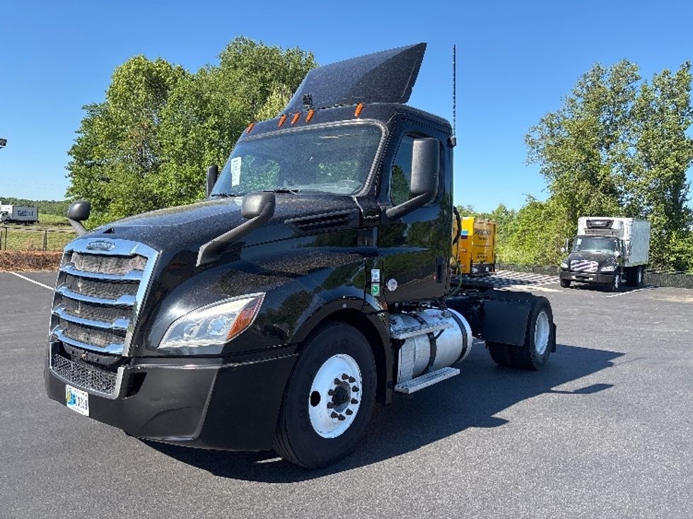 Day Cab Tractor-Heavy Duty Tractors-Freightliner-2019-T12642ST-Concord-NC-297,920\n\t\tmiles-$ 40,250 - Image 3