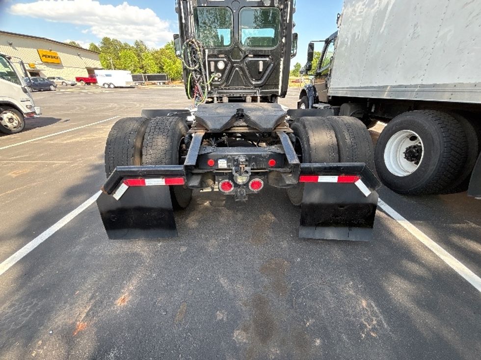 Day Cab Tractor-Heavy Duty Tractors-Freightliner-2019-T12642ST-Concord-NC-297,920\n\t\tmiles-$ 40,250 - Image 6