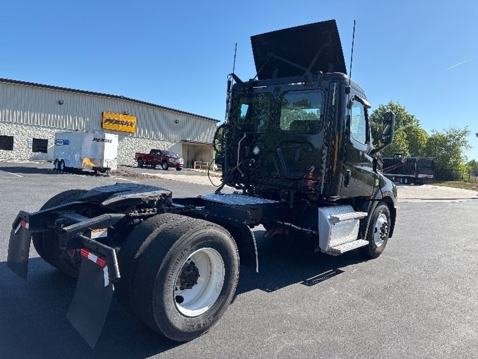 Day Cab Tractor-Heavy Duty Tractors-Freightliner-2019-T12642ST-Concord-NC-297,920\n\t\tmiles-$ 40,250 - Image 7
