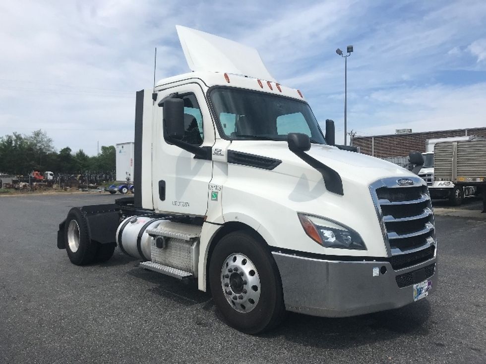 Day Cab Tractor-Heavy Duty Tractors-Freightliner-2019-T12642ST-Concord-NC-478,771\n\t\tmiles-$ 28,250 - Image 1