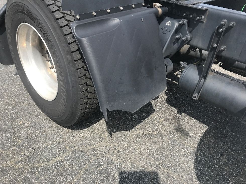 Day Cab Tractor-Heavy Duty Tractors-Freightliner-2019-T12642ST-Concord-NC-478,771\n\t\tmiles-$ 28,250 - Image 18