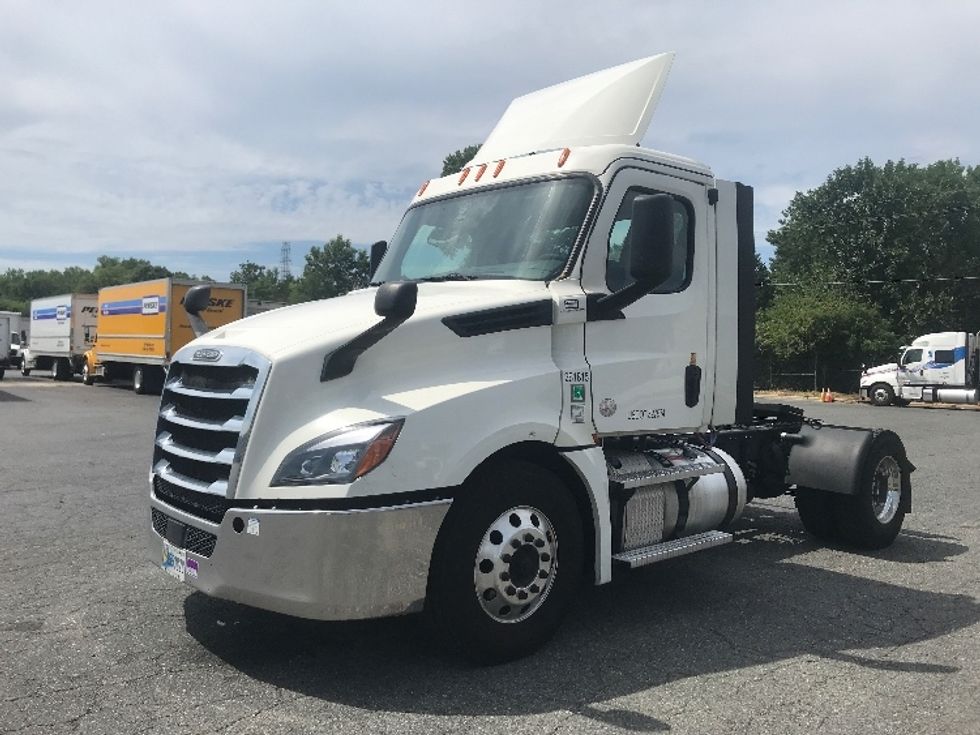 Day Cab Tractor-Heavy Duty Tractors-Freightliner-2019-T12642ST-Concord-NC-478,771\n\t\tmiles-$ 28,250 - Image 3