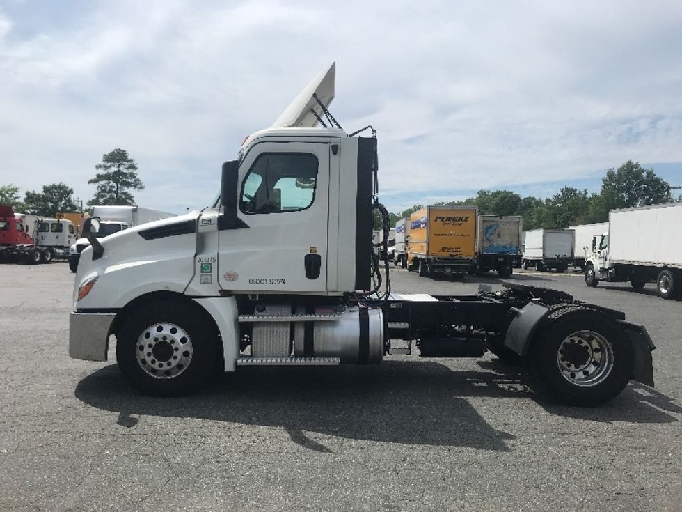 Day Cab Tractor-Heavy Duty Tractors-Freightliner-2019-T12642ST-Concord-NC-478,771\n\t\tmiles-$ 28,250 - Image 4