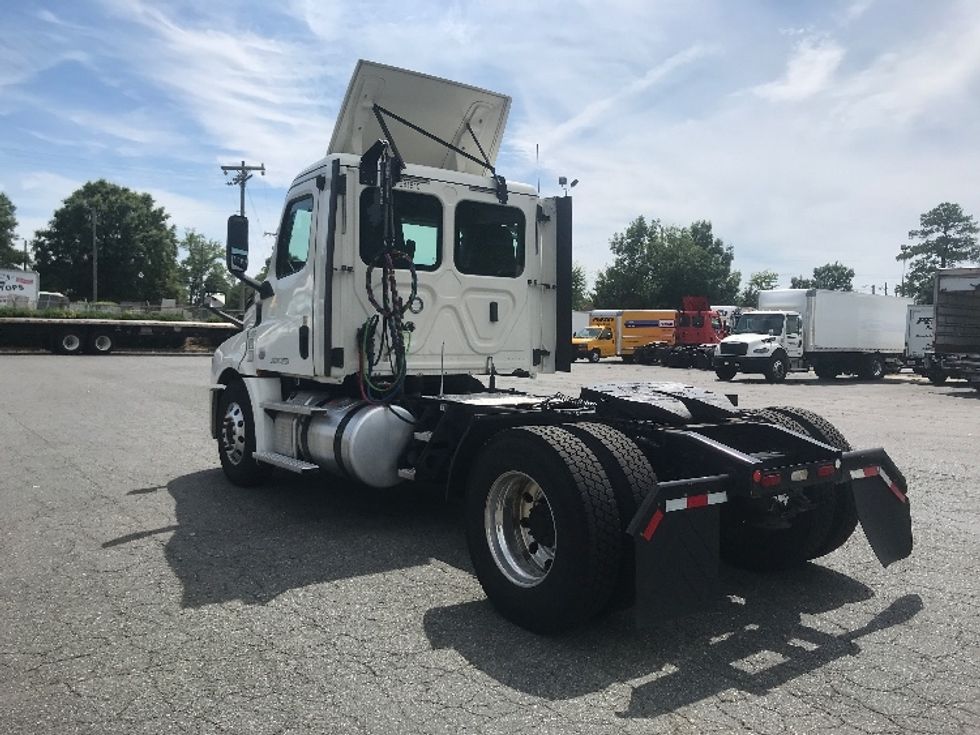Day Cab Tractor-Heavy Duty Tractors-Freightliner-2019-T12642ST-Concord-NC-478,771\n\t\tmiles-$ 28,250 - Image 5