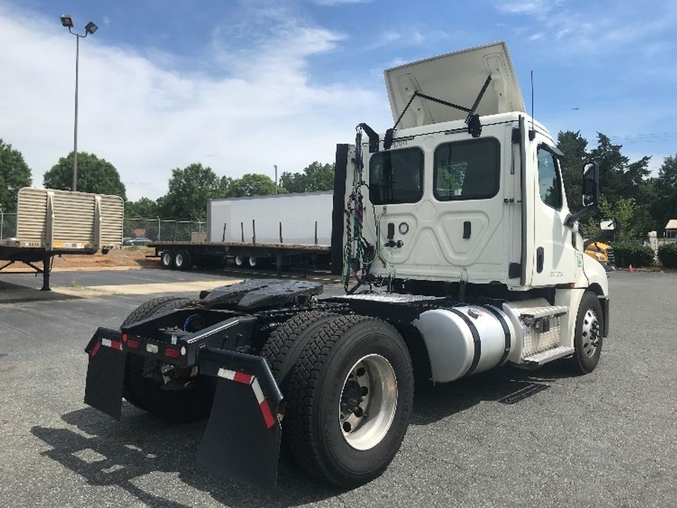 Day Cab Tractor-Heavy Duty Tractors-Freightliner-2019-T12642ST-Concord-NC-478,771\n\t\tmiles-$ 28,250 - Image 7