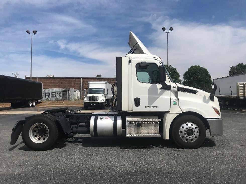 Day Cab Tractor-Heavy Duty Tractors-Freightliner-2019-T12642ST-Concord-NC-478,771\n\t\tmiles-$ 28,250 - Image 8