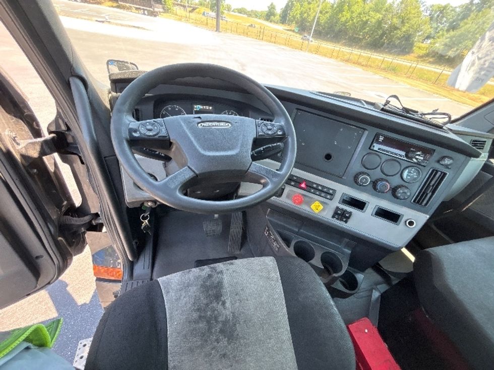 Day Cab Tractor-Heavy Duty Tractors-Freightliner-2019-T12642ST-Conover-NC-313,551\n\t\tmiles-$ 39,500 - Image 11
