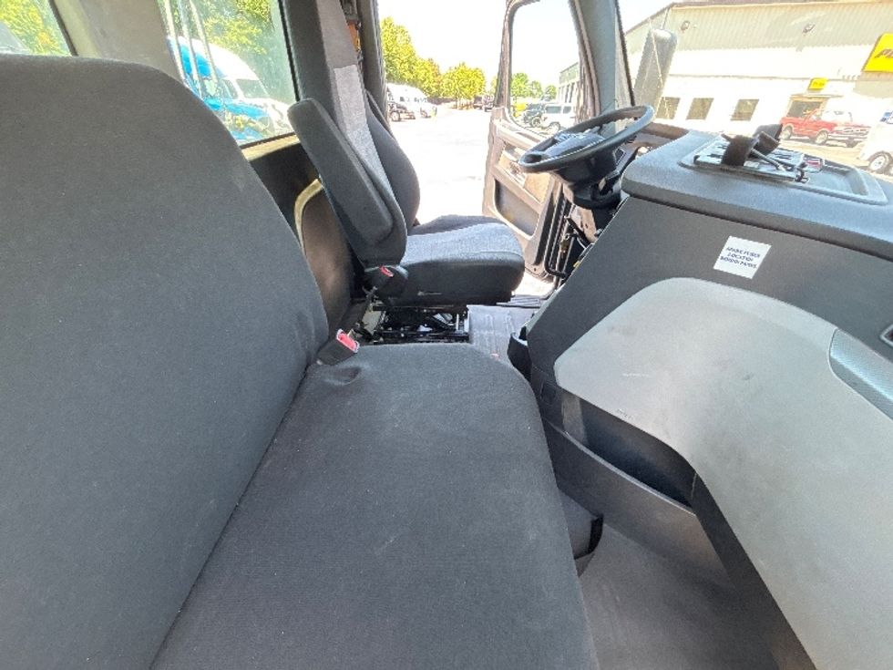Day Cab Tractor-Heavy Duty Tractors-Freightliner-2019-T12642ST-Conover-NC-313,551\n\t\tmiles-$ 39,500 - Image 14