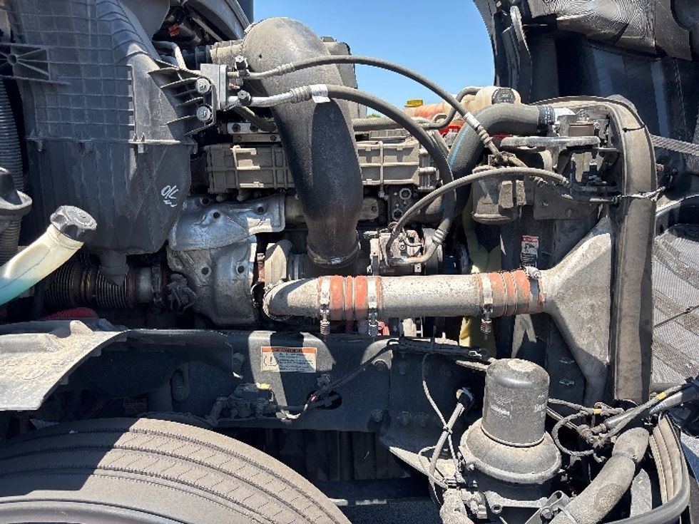 Day Cab Tractor-Heavy Duty Tractors-Freightliner-2019-T12642ST-Conover-NC-313,551\n\t\tmiles-$ 39,500 - Image 15