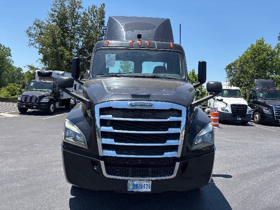 Day Cab Tractor-Heavy Duty Tractors-Freightliner-2019-T12642ST-Conover-NC-313,551\n\t\tmiles-$ 39,500 - Image 2