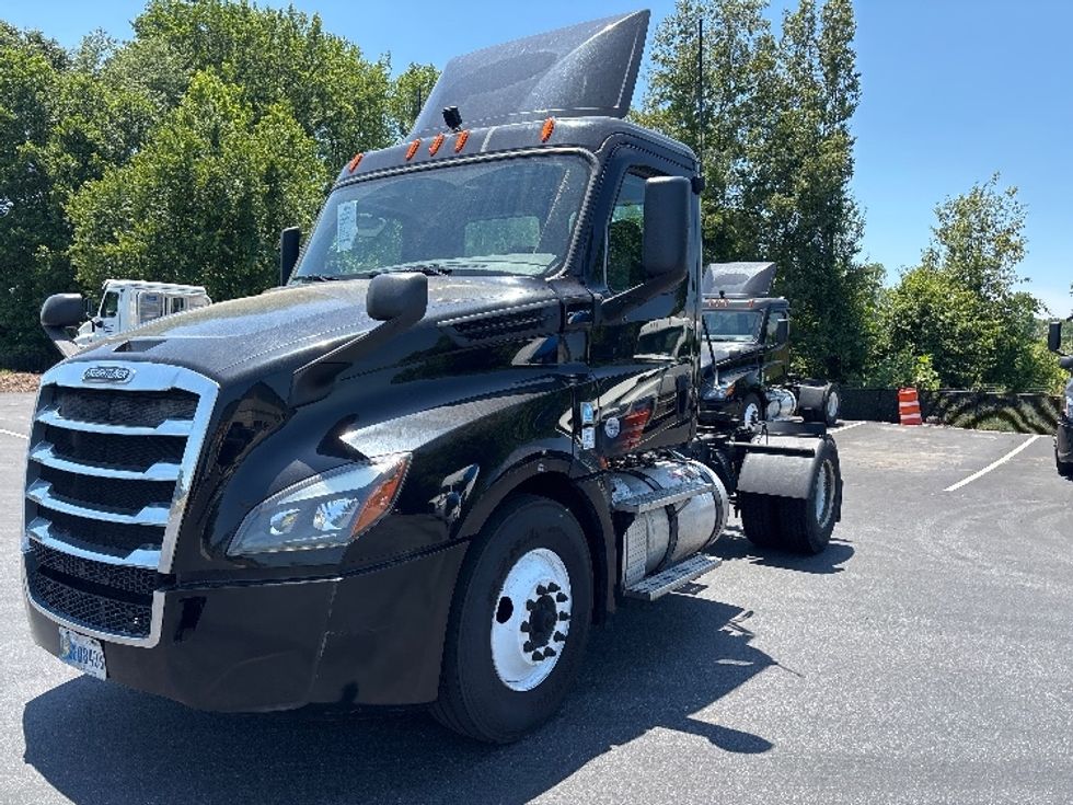 Day Cab Tractor-Heavy Duty Tractors-Freightliner-2019-T12642ST-Conover-NC-313,551\n\t\tmiles-$ 39,500 - Image 3