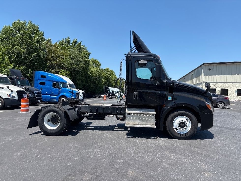 Day Cab Tractor-Heavy Duty Tractors-Freightliner-2019-T12642ST-Conover-NC-313,551\n\t\tmiles-$ 39,500 - Image 8