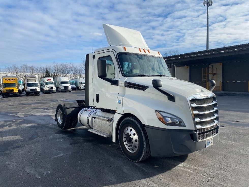 Day Cab Tractor-Heavy Duty Tractors-Freightliner-2019-T12642ST-Cranbury-NJ-335,761\n\t\tmiles-$ 31,500 - Image 1
