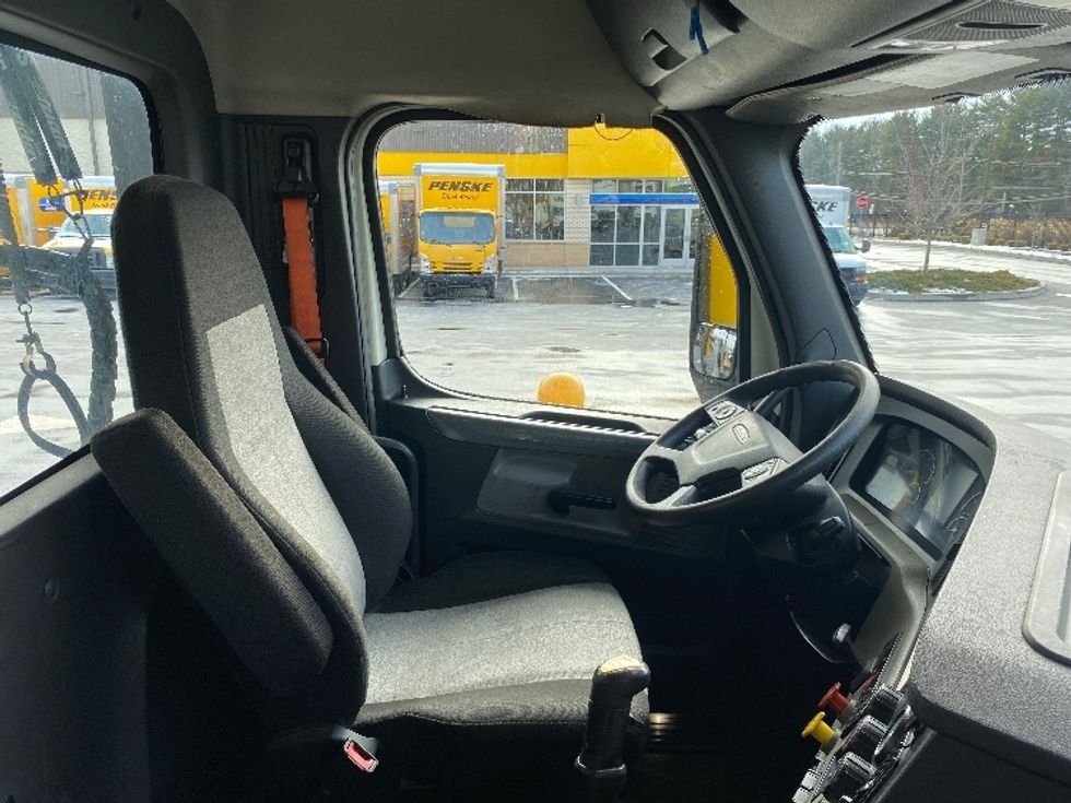 Day Cab Tractor-Heavy Duty Tractors-Freightliner-2019-T12642ST-Cranbury-NJ-335,761\n\t\tmiles-$ 31,500 - Image 14