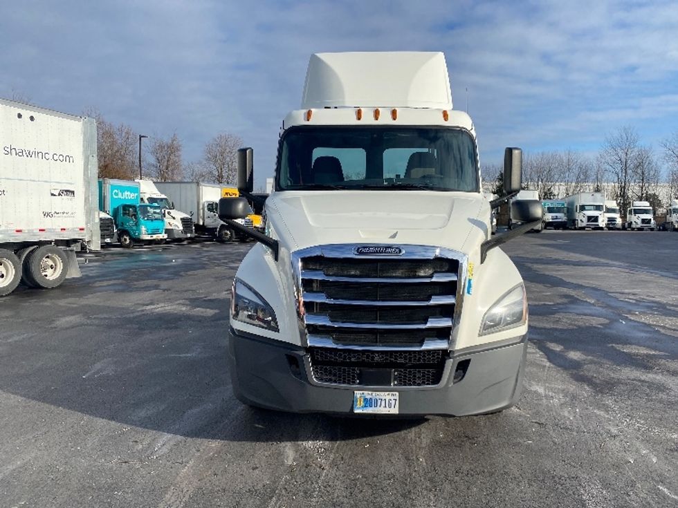 Day Cab Tractor-Heavy Duty Tractors-Freightliner-2019-T12642ST-Cranbury-NJ-335,761\n\t\tmiles-$ 31,500 - Image 2